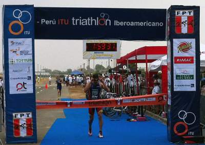 Vicente Hernández Campeón del Iberoamericano de Triatlón 